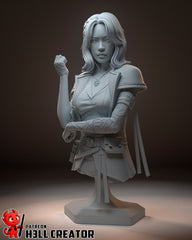 Lune Bust